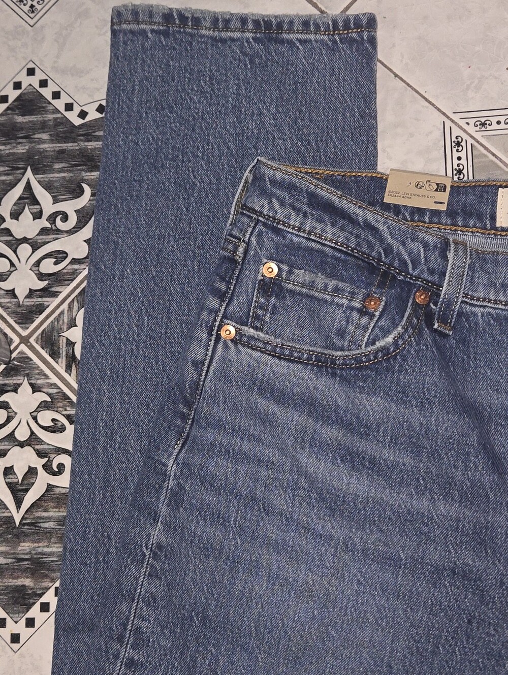 Levis 501 Light Stretch Straight Leg Ladies Jeans 29x30 NWT - Picture 2 of 4